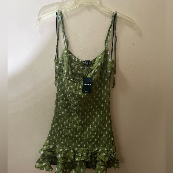New green woman’s Sunday dress size small - Picture 1 of 5